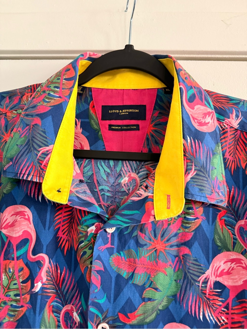 Lloyds and Jefferson Men's Tropical Flamingo Short Sleeve Shirt - Pink/Blue - Picture 2 of 3
